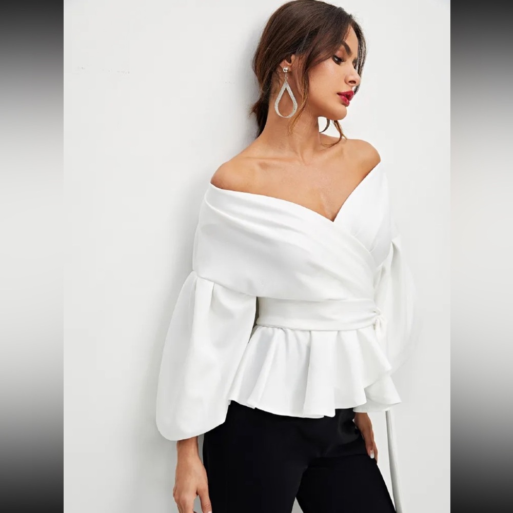 White lantern sleeve belted peplum off-the-shoulder blouse
Size: L
Worn once